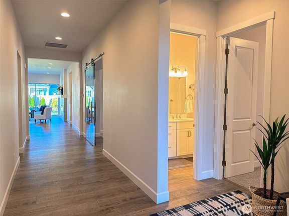 5th image of 4689 Petrel Street