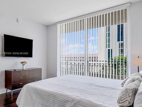 5th image of 550 Okeechobee Blvd APT 521