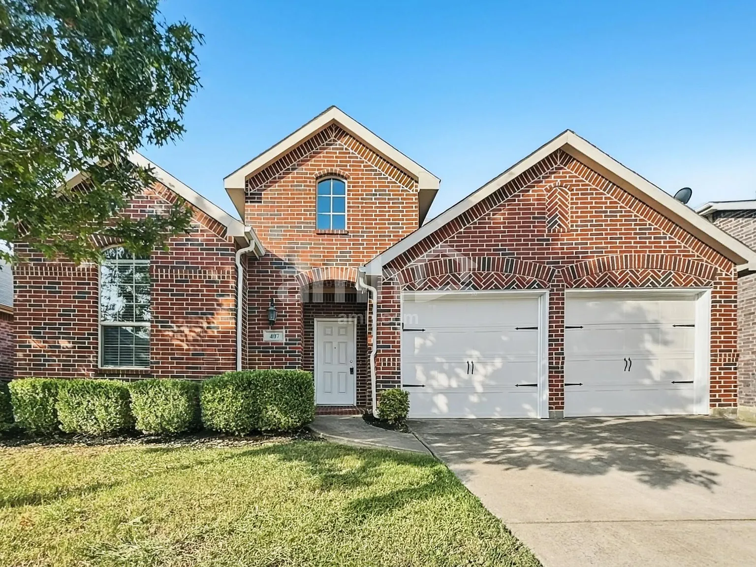 3 bed, 2.0 bath, 2122 sqft, $2,375 — Photo 1