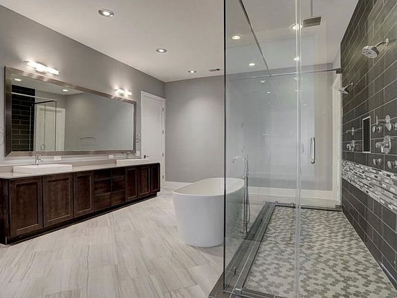 3rd image of 1917 Potomac Dr Unit D