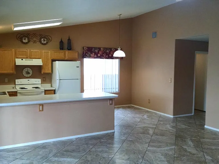 2462 S Perillo Dr — Photo 7