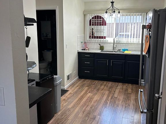 3rd image of 5701 Cambridge Cir