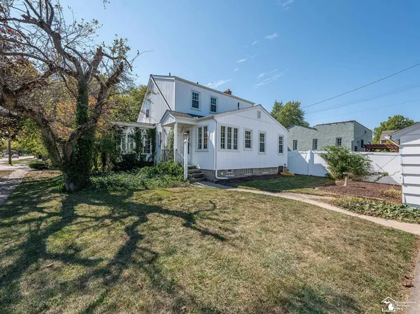 425 Maywood Ave, Monroe, MI 48162