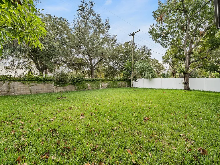 3912 S Church Ave — Photo 53