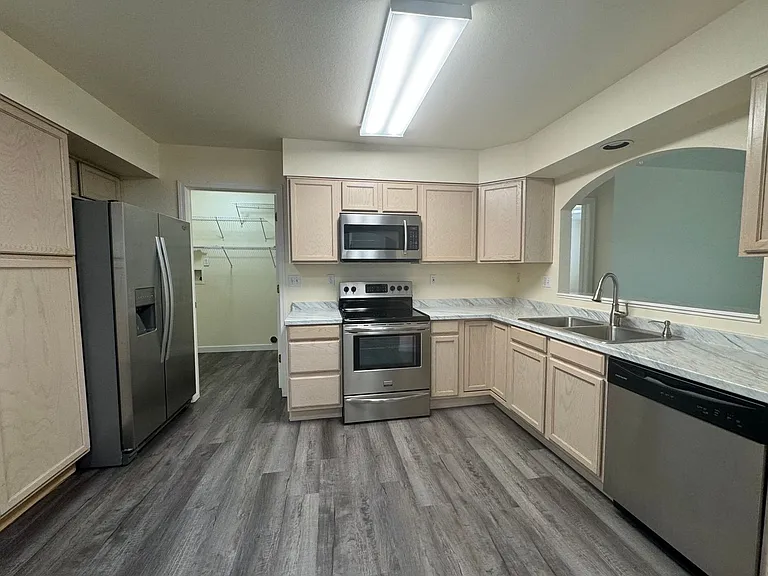 6955 Bonnie Brae Ln — Photo 9