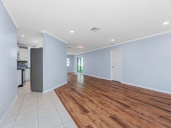 4th image of 9213 Saint Catherine Ave