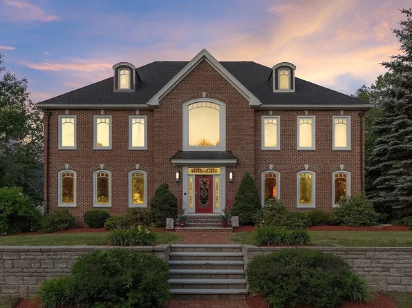 73 W Shore Rd, Merrimac, MA 01860