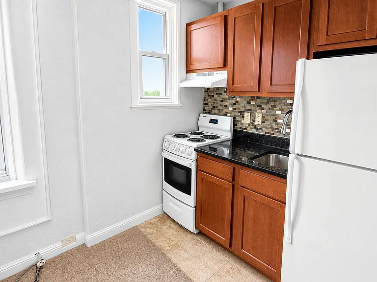 300 Melwood Ave — Photo 13