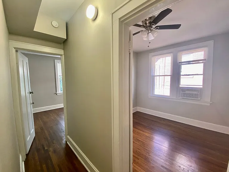1029 Dana Apts — Photo 17