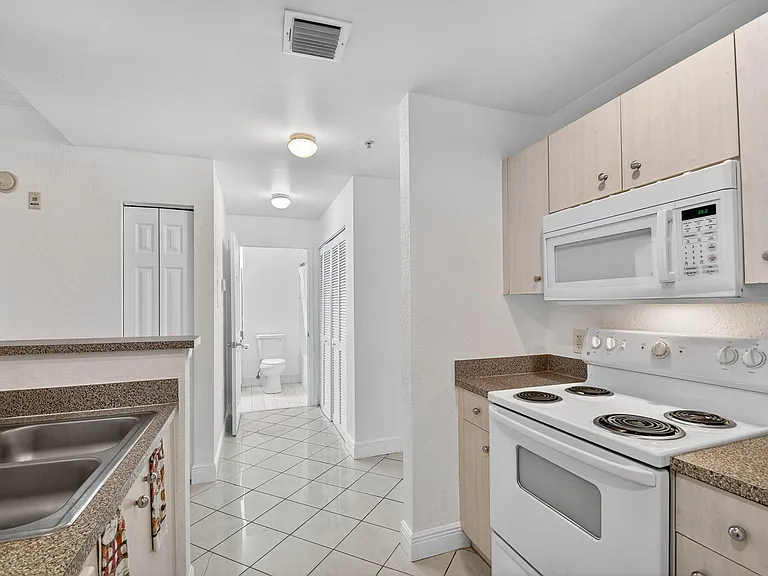 1805 N Flagler Dr #115 — Photo 6