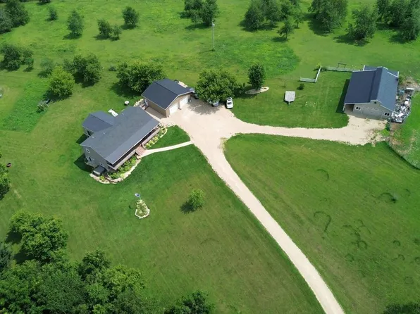 16874 Pond View Lane, Mineral Point, WI 53565