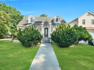 102 Strattford Road, New Hyde Park, NY 11040