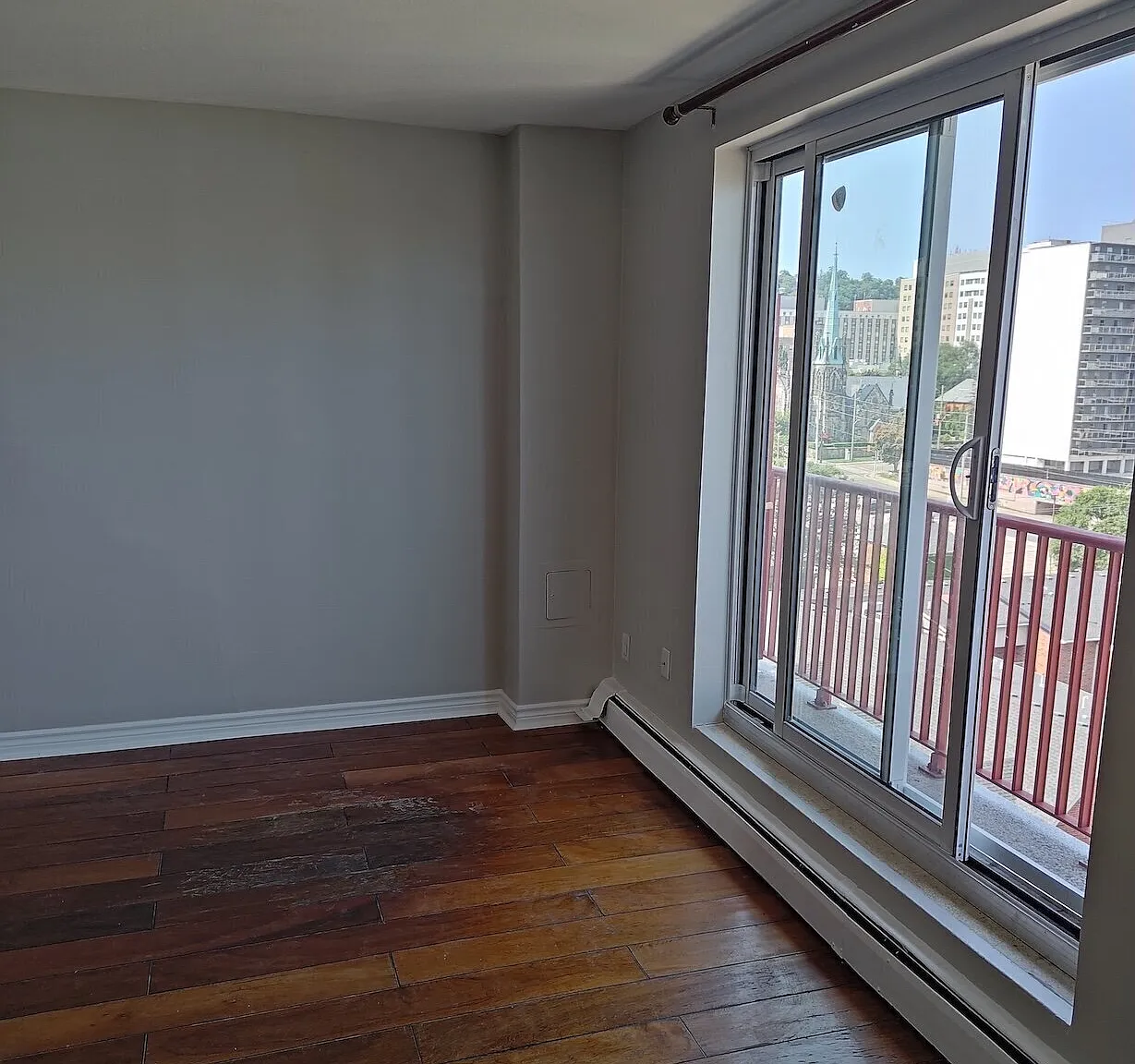 **Centrally Located 1 Bedroom Condo in The Crofts** — Photo 3