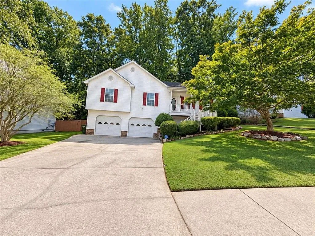 4 bed, 3.0 bath, $3,000 — Photo 1