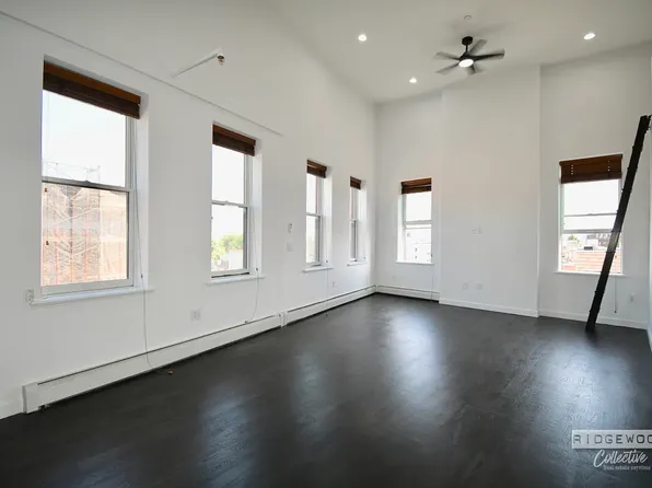 845 Manhattan Avenue image 1 of 7