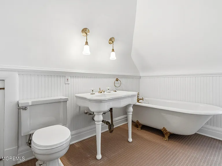 211 Cedar Ave — Photo 38