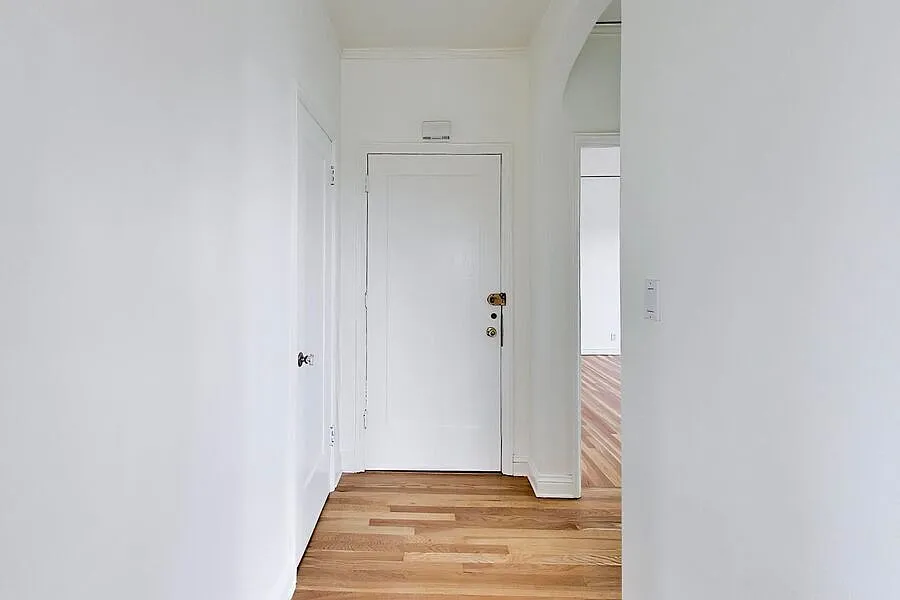 Spacious 2 BR with Panoramic Views | 1,072 Sq Ft | Bright Corner Home — Photo 4