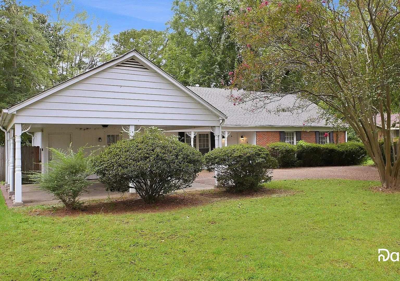 3 bed, 2.0 bath, 1950 sqft, $1,435 — Photo 2