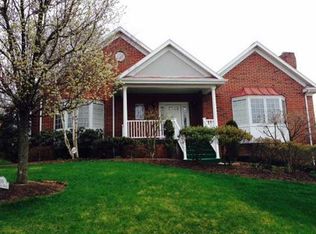 110 Cara Lin Dr, Pittsburgh, PA 15221