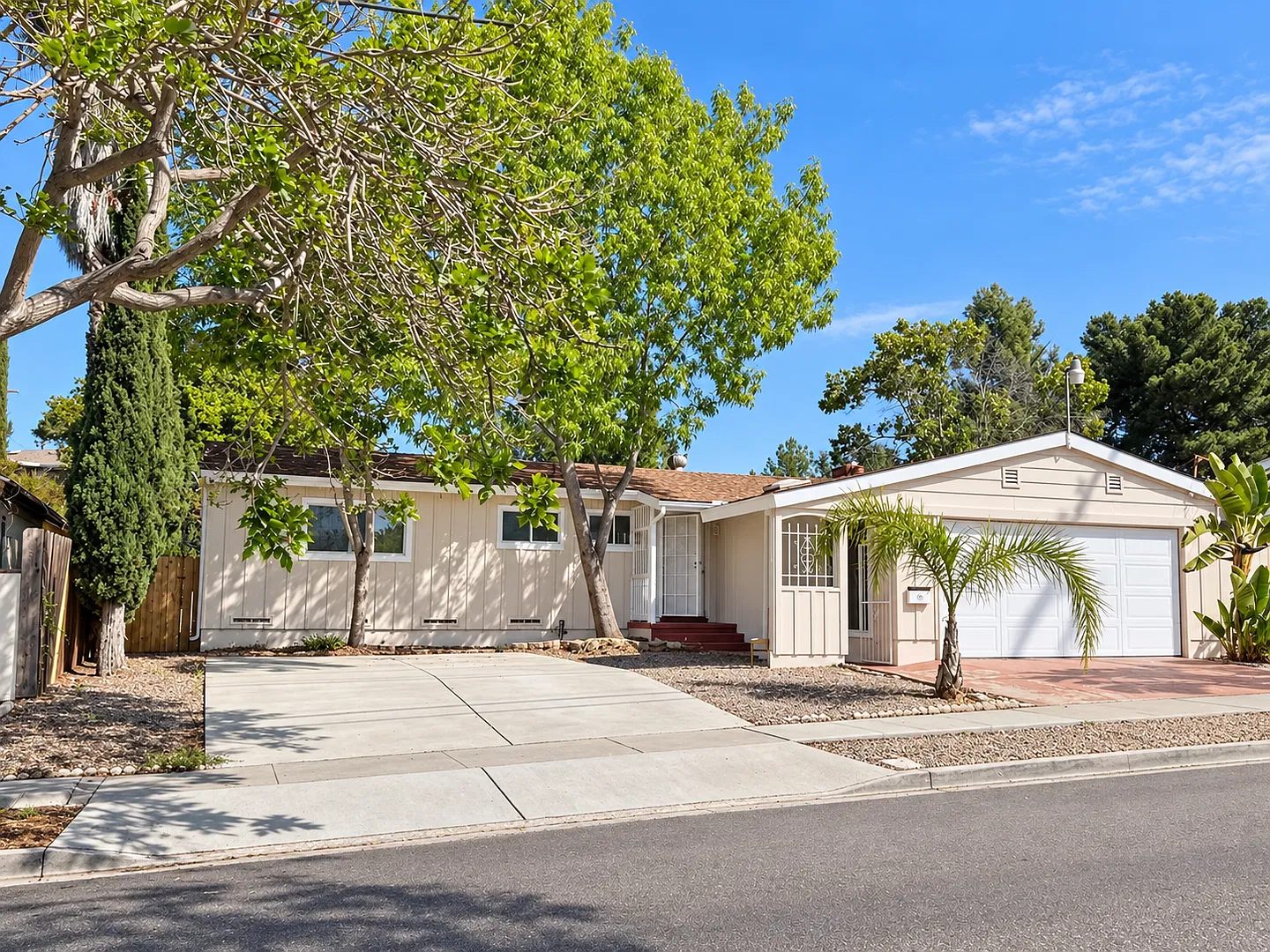 6 bed 3 bath house close to campus! — Photo 1