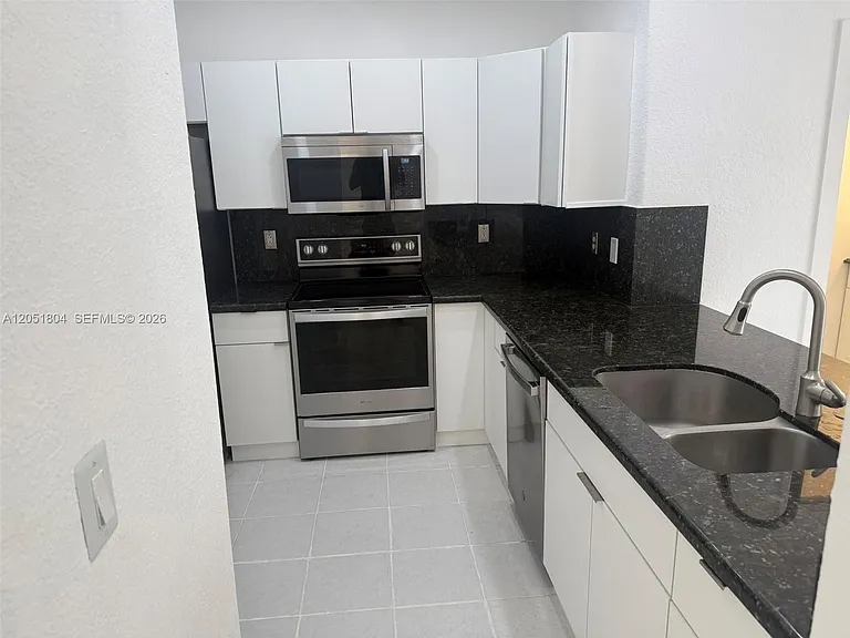 3873 SW 171st Ter #TER0 — Photo 4