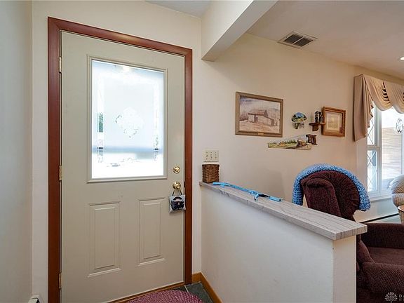3rd image of 605 Cushing Ave