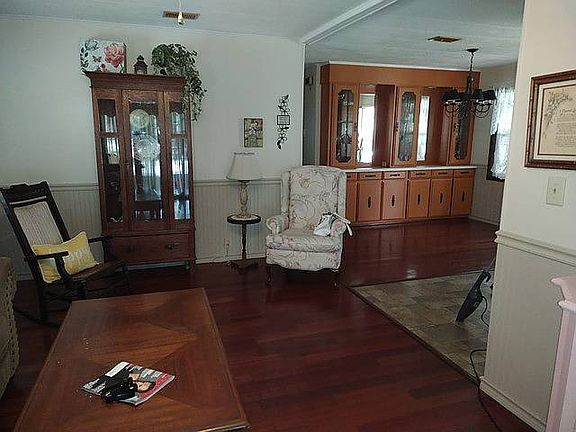 2nd image of 915 Larkfield Dr