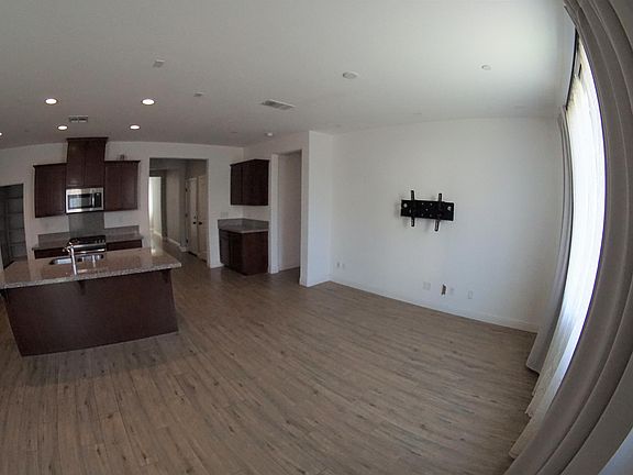 5th image of 506 Petunia Dr