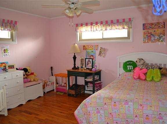 4th image of 106 W Hillcrest Dr