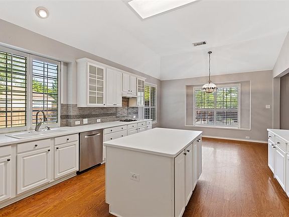 3rd image of 8501 Pinnacle Dr