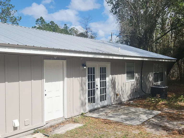 205 Harbor Dr — Photo 7