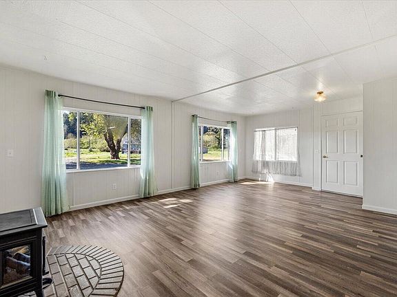 4th image of 1194 Freshwater Rd