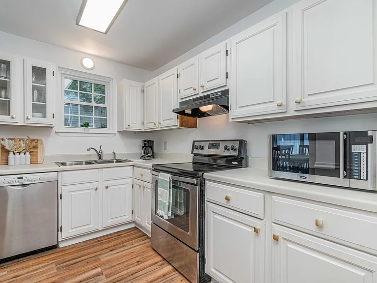 1135 Hulon Ln — Photo 9