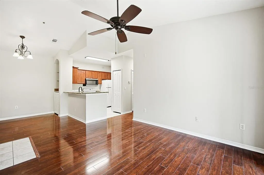 2 bed, 1.0 bath, 927 sqft, $1,750 — Photo 4