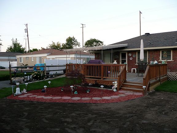 4th image of 33301 Jefferson Ave