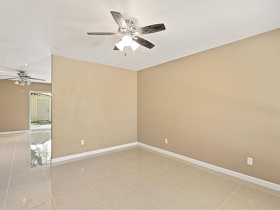 4th image of 1908 E Park Blvd