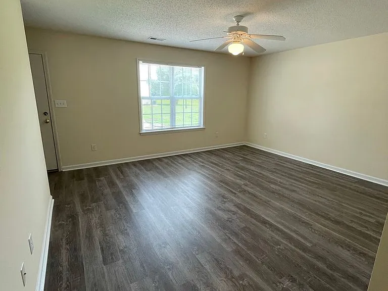 601 Main St — Photo 25