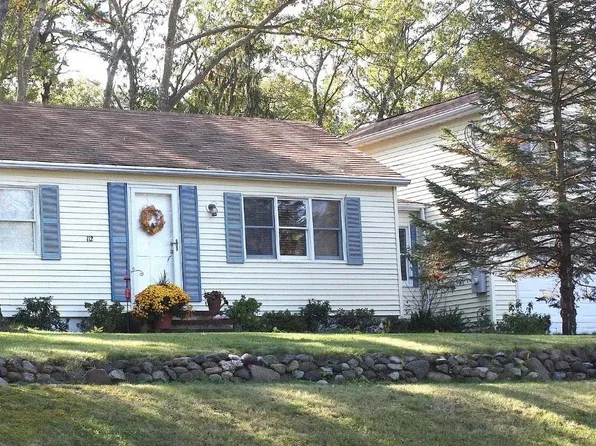 112 Lakeside Trail, Ridge, NY 11961