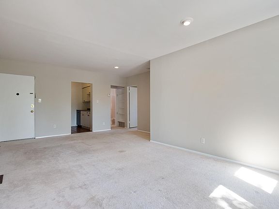 3rd image of 412 N Alfred St APT 2