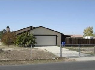 10750 Kiavan Rd, Apple Valley, CA 92308