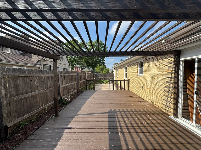 702 S Summit St — Photo 10
