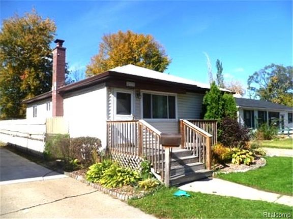 3rd image of 23319 Crossley Ave