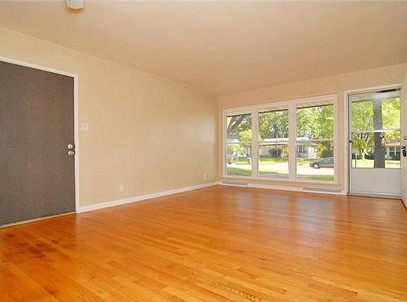 3rd image of 1327 Samoa Dr