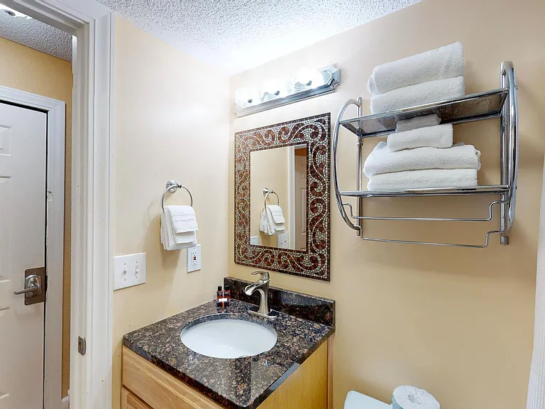 103 Southwood Shores Pl #1C — Photo 5