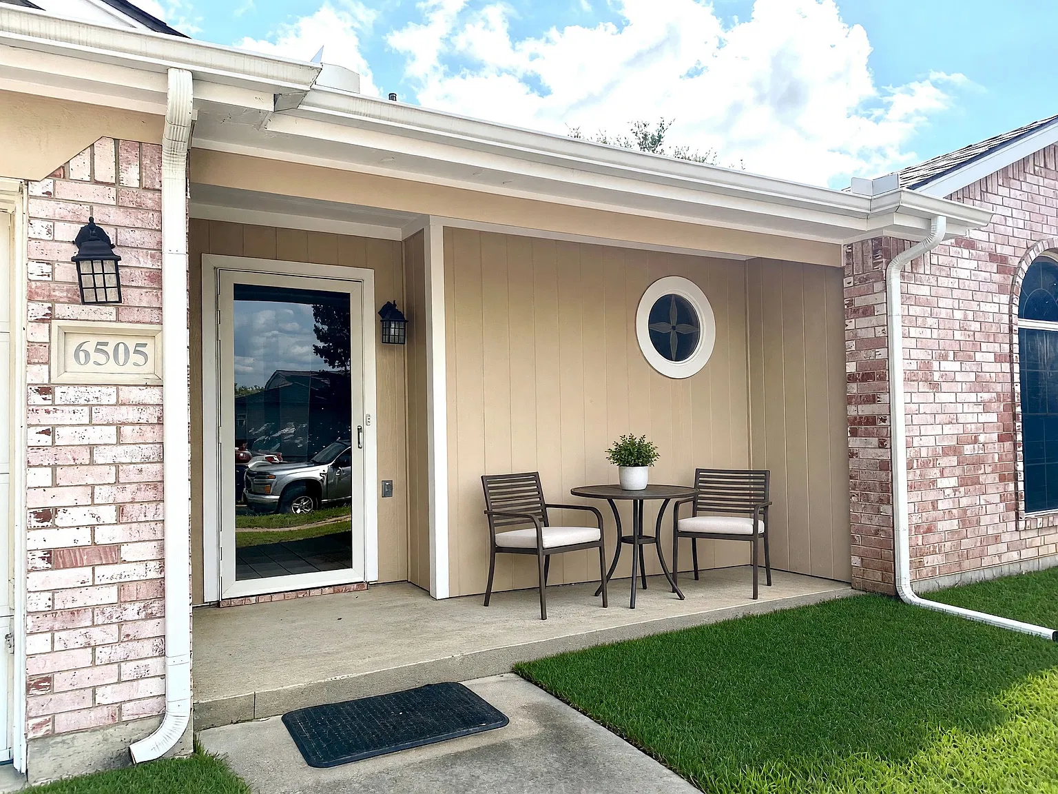 3 bed, 1770 sqft, $2,500 — Photo 2