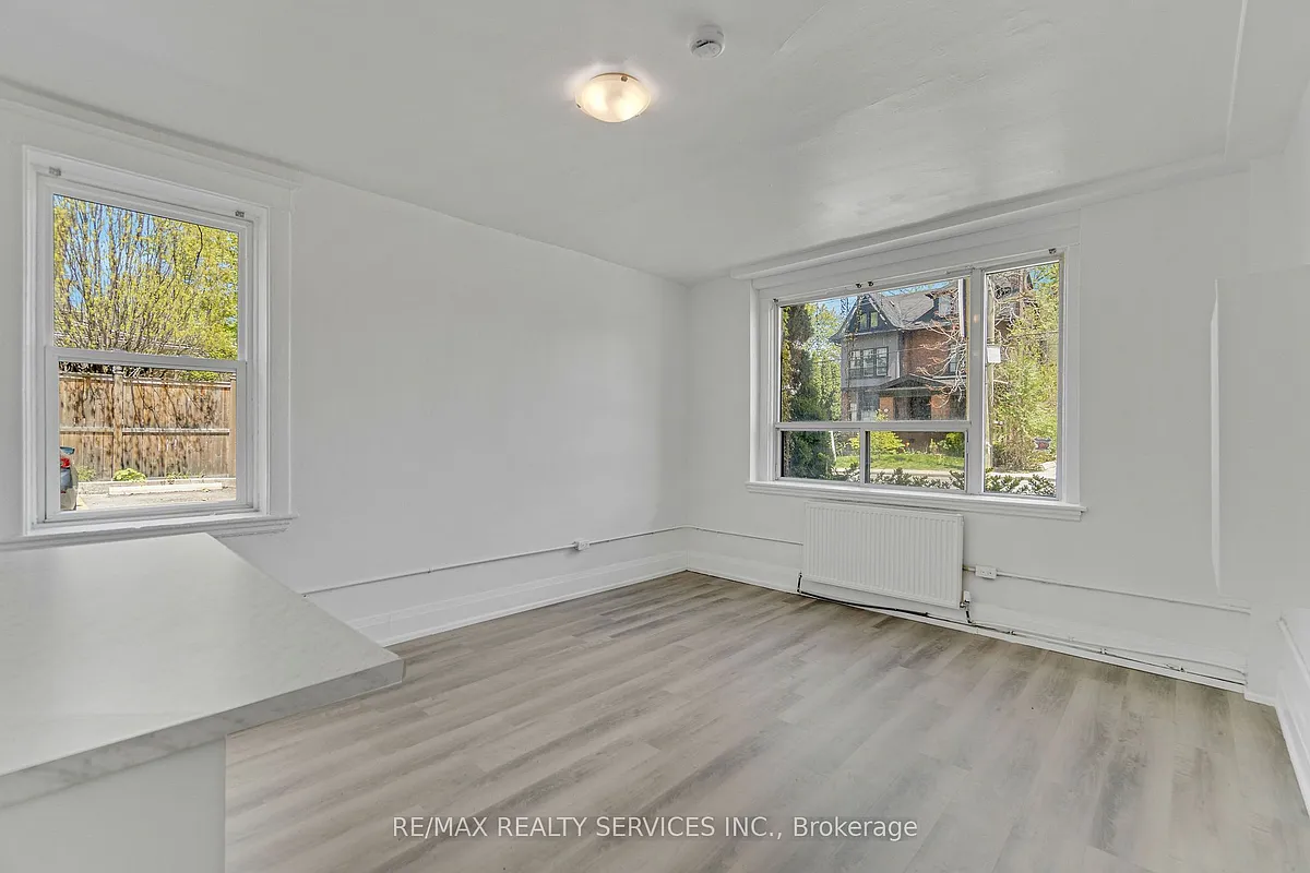 Building Photo - 104 Sherman Ave S #4