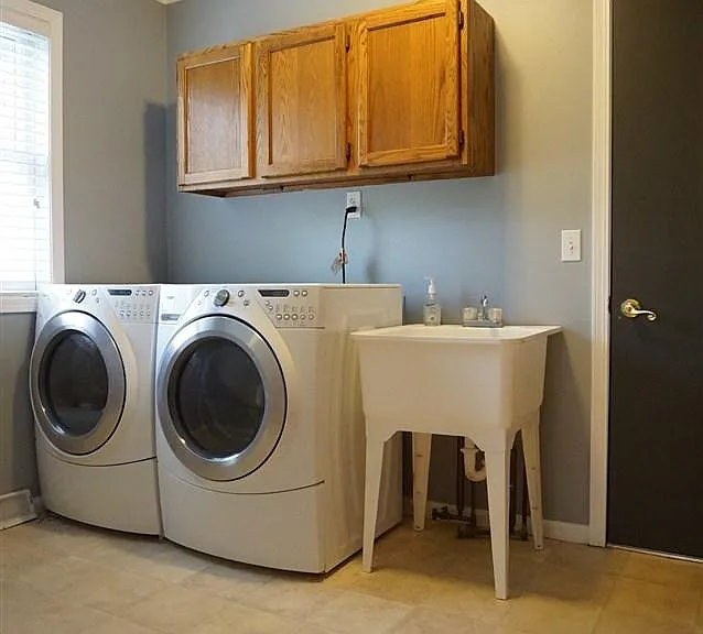 Laundry / Mudroom with Washer and Dryer included