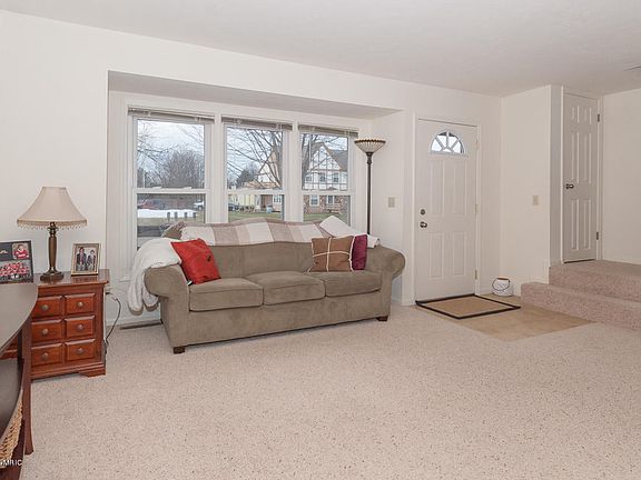 2nd image of 3094 Sturgeon Bay Ave
