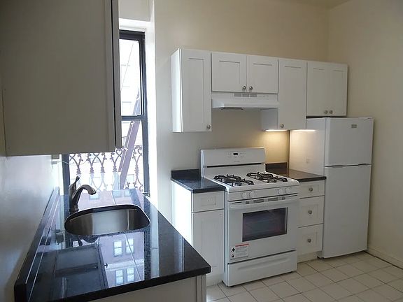 3rd image of 460 W 57th St APT 3N