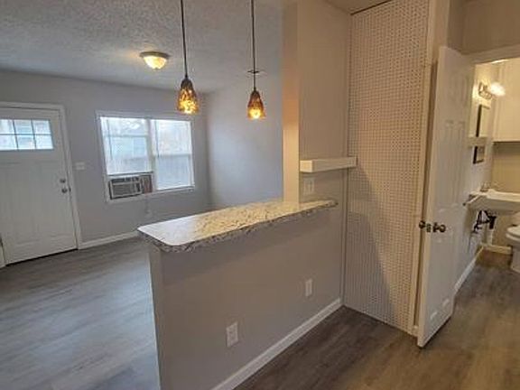 3rd image of 320 12th St APT 3
